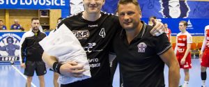 Jan Landa dnes převzal poděkování za reprezentaci klubu v rámci ME mužů v Chorvatsku.