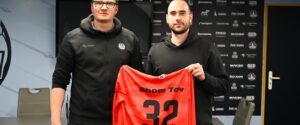 Na play-off přichází brankář Tom Shem Tov